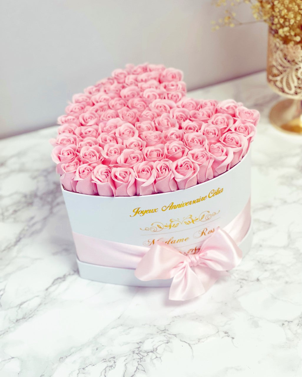 Boîte Coeur Bouquet Parterre de Fleurs de Savon rose et blanches